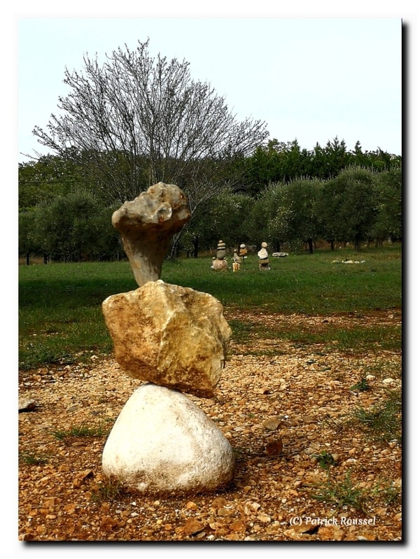 pierres en équilibre